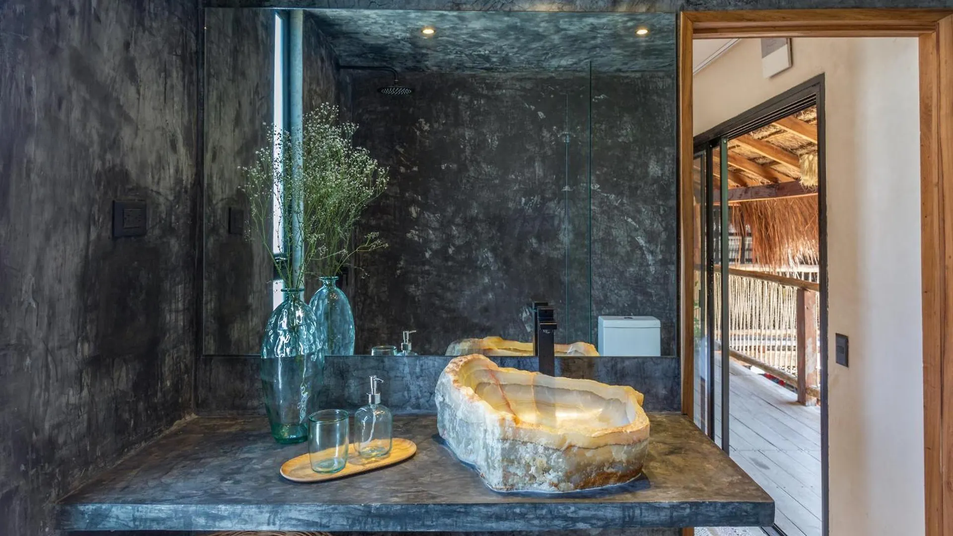 Meteora Stay & Coffeehouse Tulum